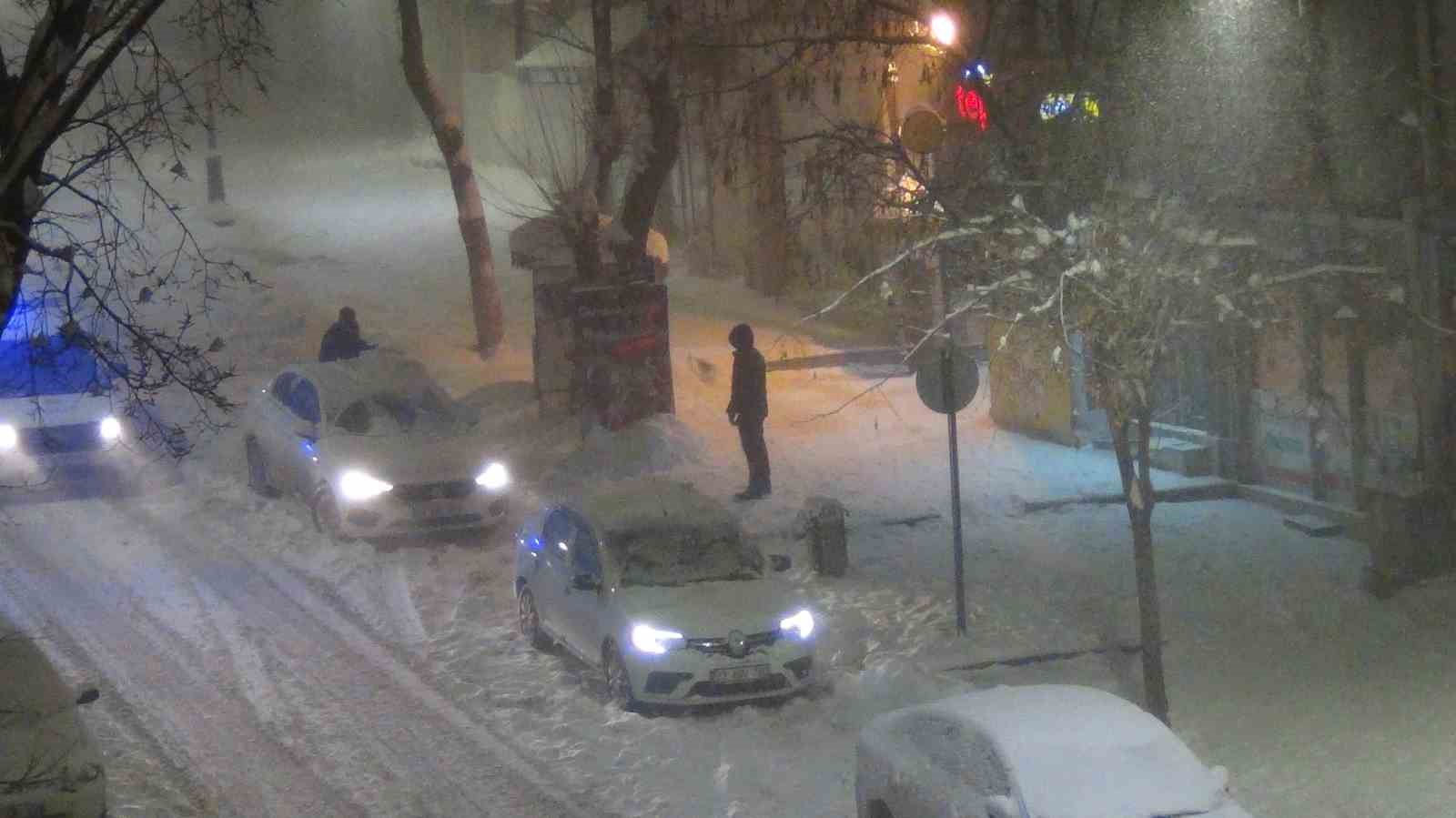 karsta beyaz esaret tipiden goz gozu gormuyor 1 Oj1M9qke