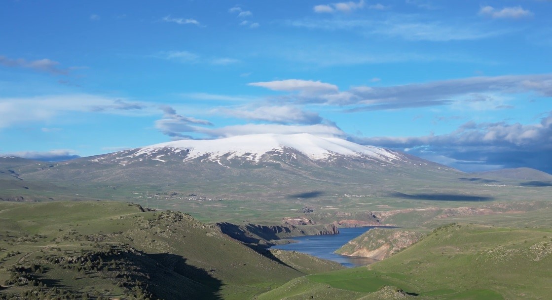 Kars’ta doğa şöleni: Karlı zirveler ve menderesler hayran bıraktı 6 karsta doga soleni karli zirveler ve menderesler hayran birakti 2 wiX5ukQE