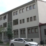 karsta-duygulandiran-bayrak-sevgisi-ayni-aileden-iki-kusak-7-yil-arayla-valilik-onunde-turk-4vG4Tf2C.jpg