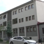 karsta-duygulandiran-bayrak-sevgisi-ayni-aileden-iki-kusak-7-yil-arayla-valilik-onunde-turk-gSsJMUuO.jpg