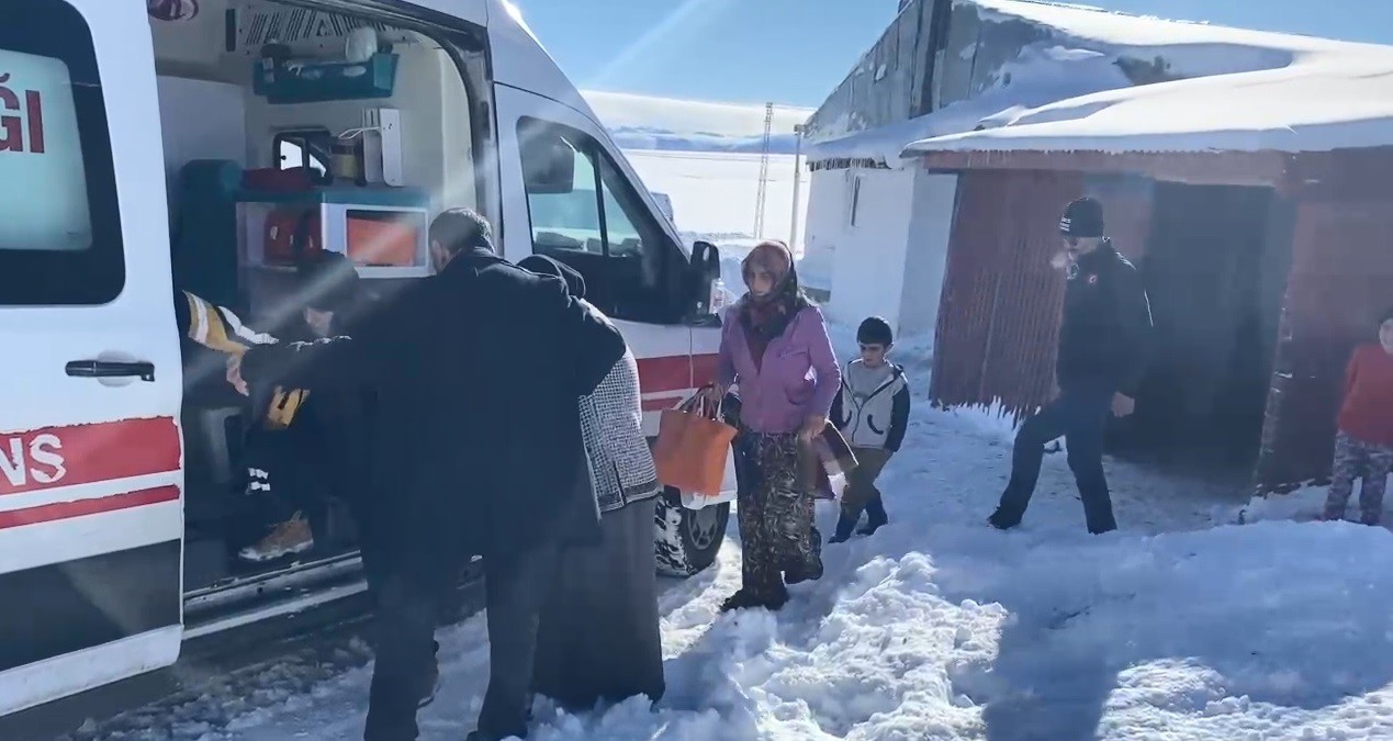 karsta ekipler hasta vatandaslar icin seferber oldu 2 itN2B2Bt