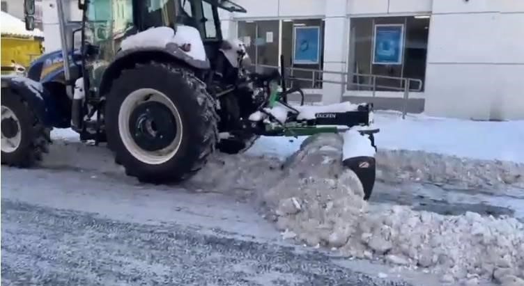 karsta esnaf karla mucadeleye satis yaptigi traktorlerle destek verdi 3 vaYrQD4Q