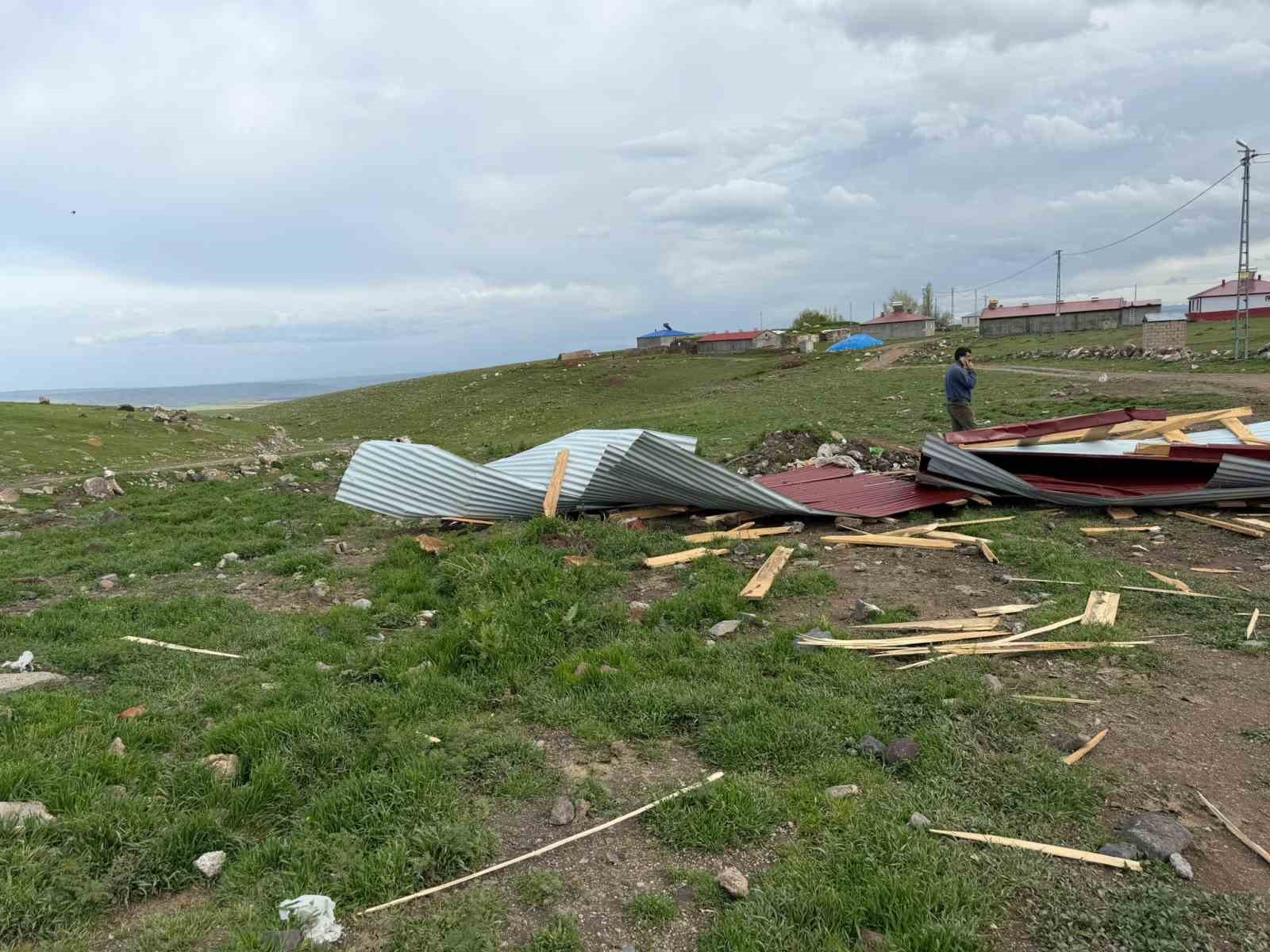 karsta firtina catiyi ucurdu 1