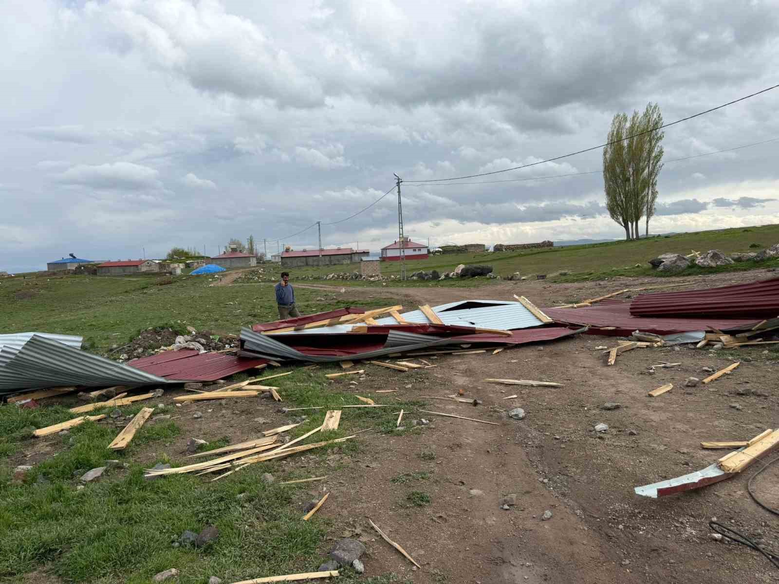 karsta firtina catiyi ucurdu 2 E6uhG5Bj