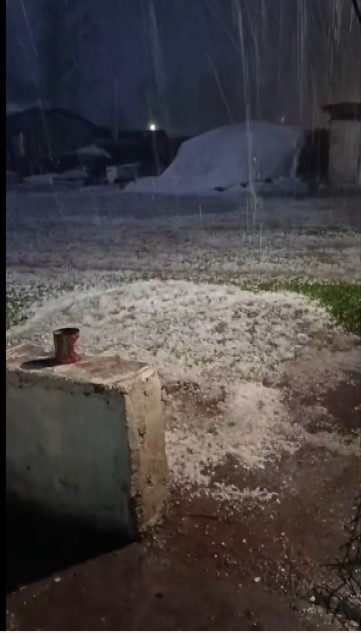 Kars’ta gece yarısı dolu kabusu: Vatandaşlar panikle kameraya sarıldı 4 karsta gece yarisi dolu kabusu vatandaslar panikle kameraya sarildi 0 UKnVQkhg