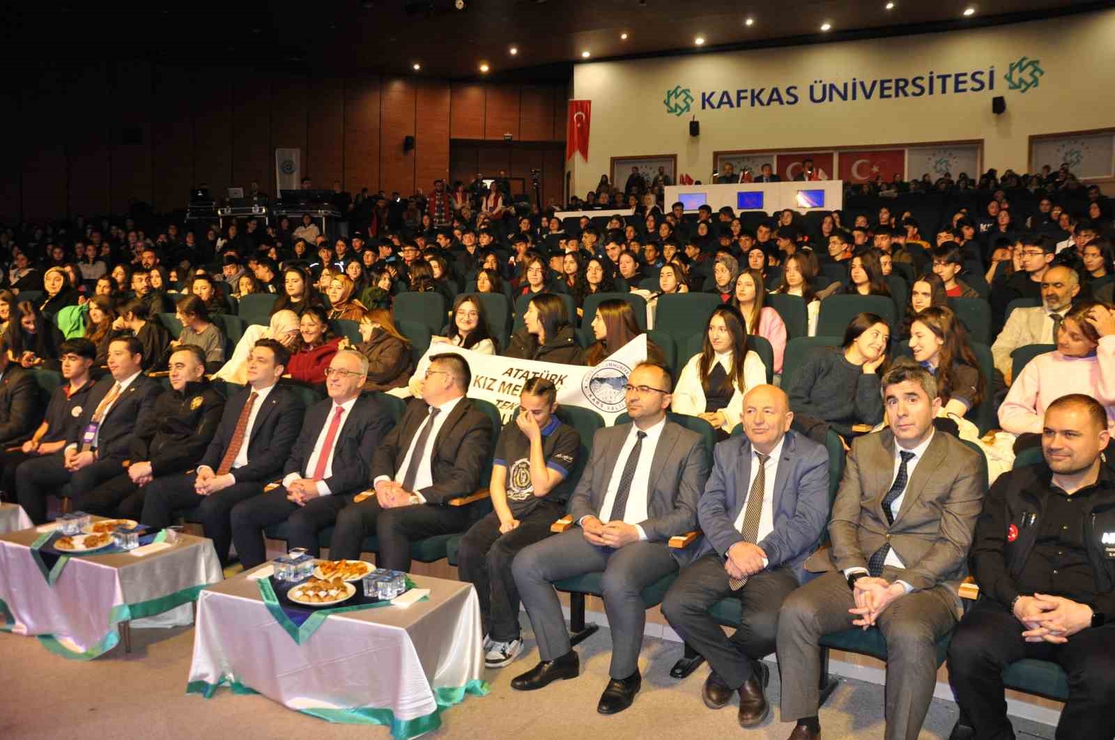 Kars’ta genç yetenekler sahne aldı: Bölge finalinde kültür ve sanat rüzgarı 5 karsta genc yetenekler sahne aldi bolge finalinde kultur ve sanat ruzgari 1