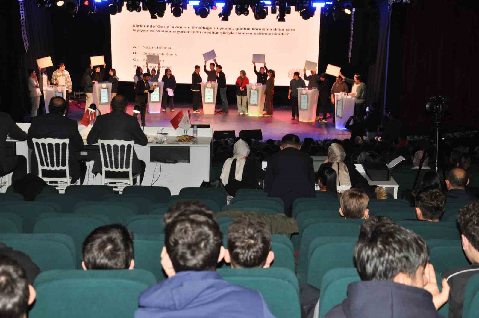 Kars’ta genç yetenekler sahne aldı: Bölge finalinde kültür ve sanat rüzgarı 7 karsta genc yetenekler sahne aldi bolge finalinde kultur ve sanat ruzgari 3