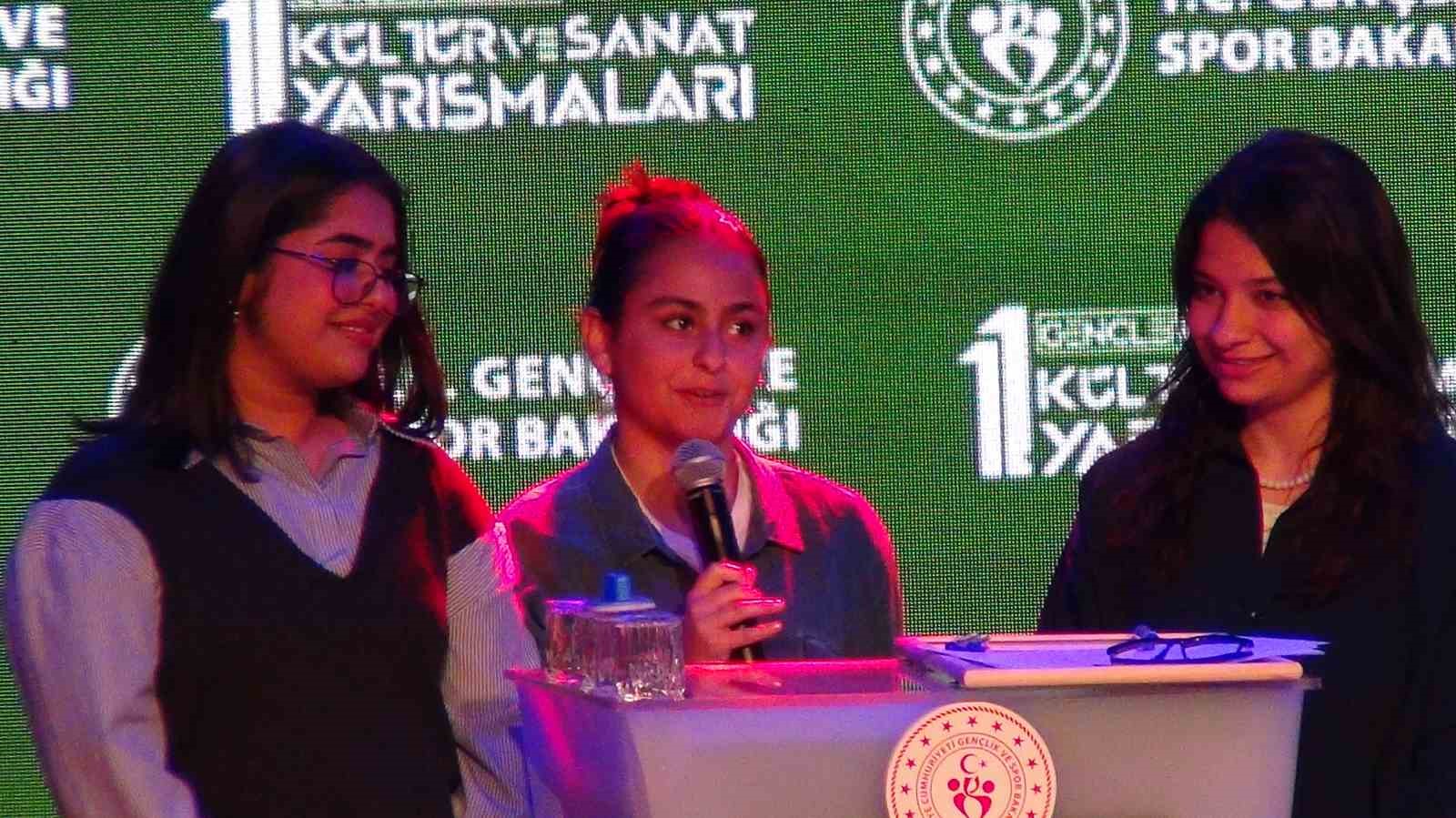 Kars’ta genç yetenekler sahne aldı: Bölge finalinde kültür ve sanat rüzgarı 8 karsta genc yetenekler sahne aldi bolge finalinde kultur ve sanat ruzgari 4 Pt16s49O