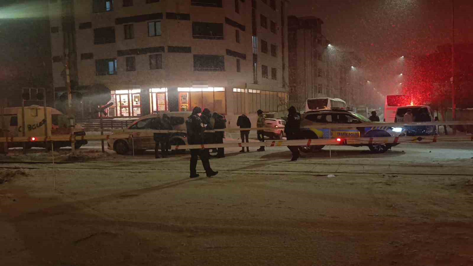 karsta hemzemin gecitte lokomotifin carptigi cocuk yaralandi 2 6ccpRRcU