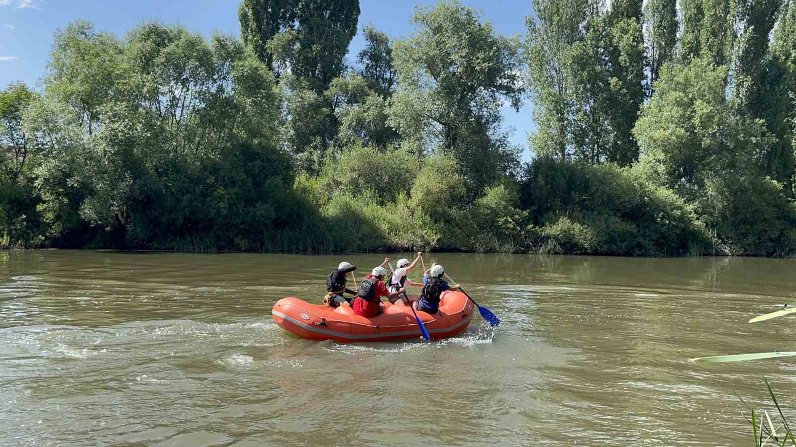 karsta ilk kez rafting heyecani temel egitim kampi basladi 0