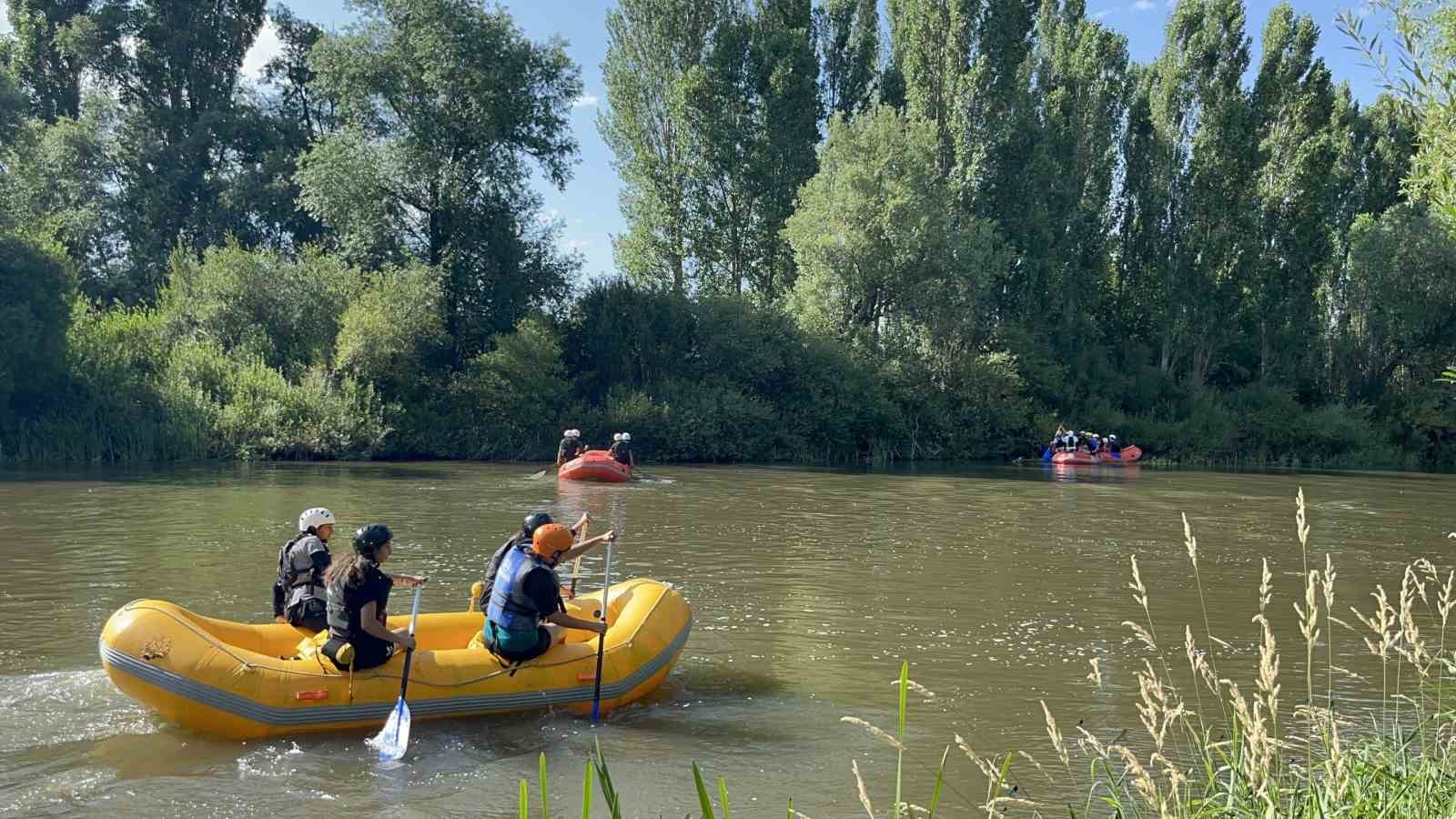 karsta ilk kez rafting heyecani temel egitim kampi basladi 1 UbIBAs4E