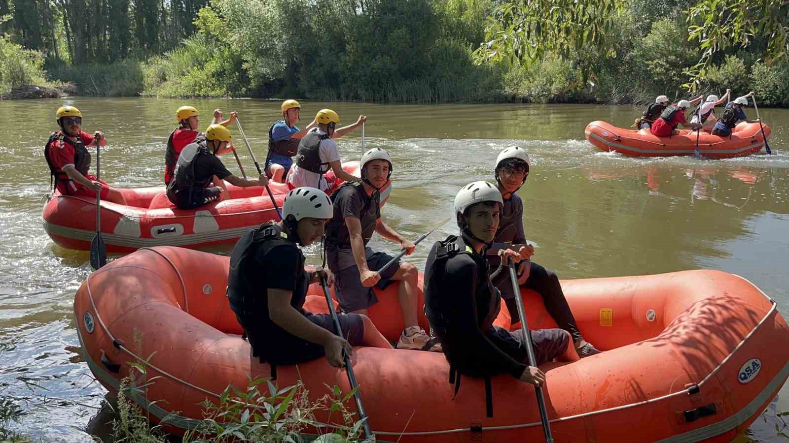 karsta ilk kez rafting heyecani temel egitim kampi basladi 4 aQjLBLbW