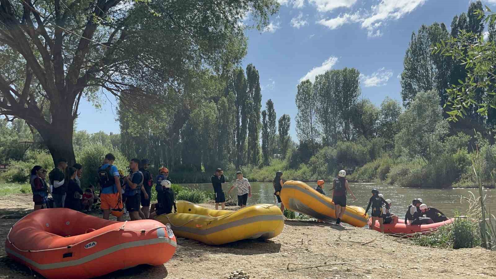 karsta ilk kez rafting heyecani temel egitim kampi basladi 5 JnETr7Tb