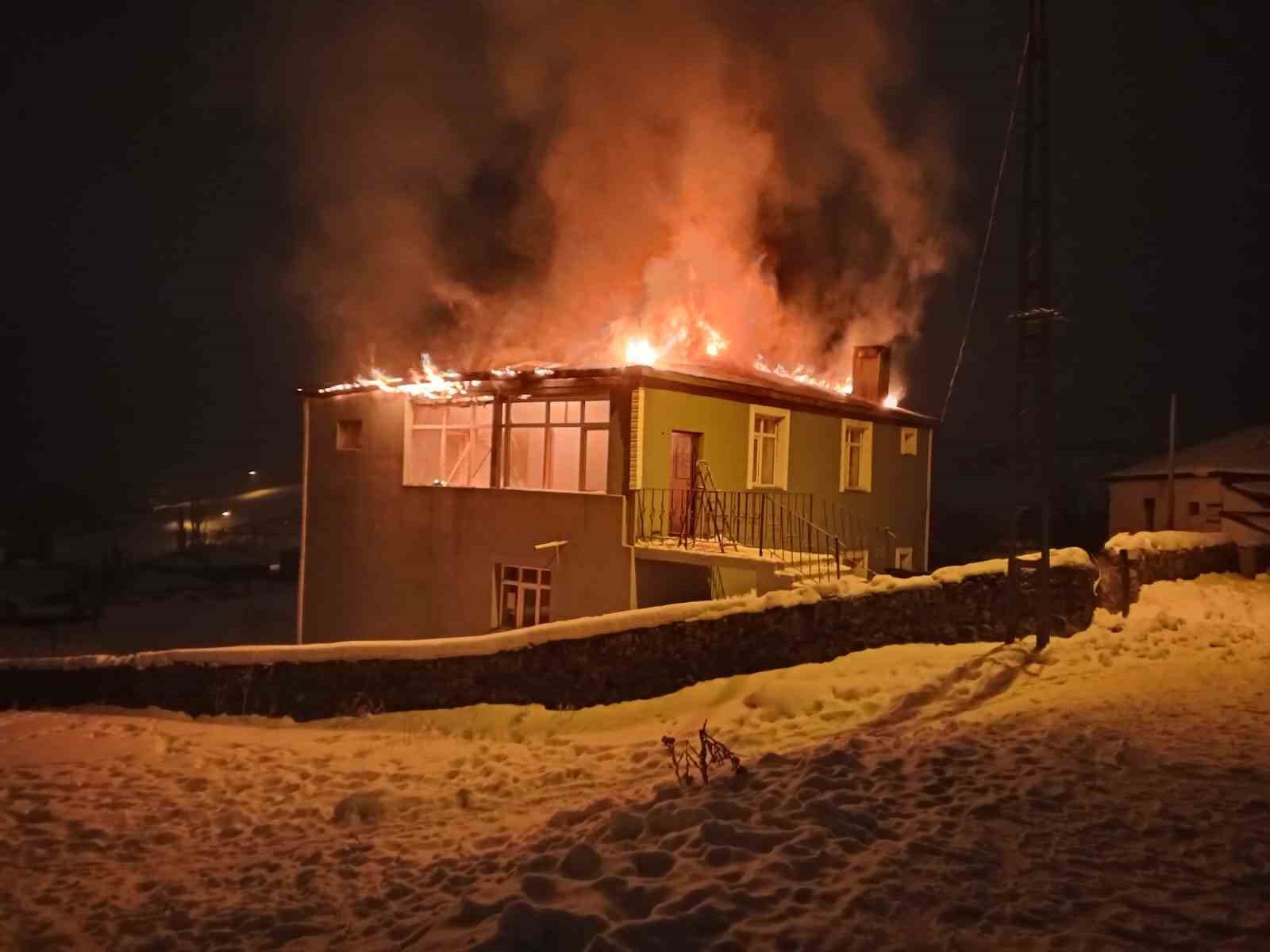 Kars’ta imam evi alev alev yandı 5 karsta imam evi alev alev yandi 1 sRyXtDkZ