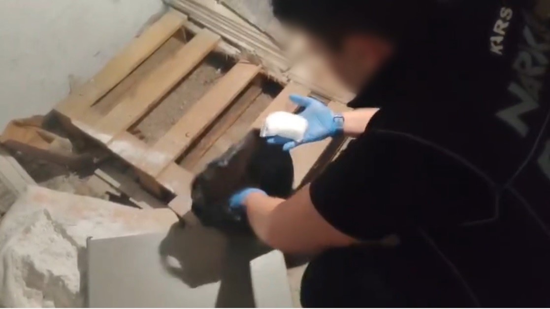 karsta is yerindeki 205 gram uyusturucuyu zeus buldu 0