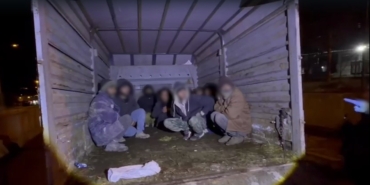 karsta-kamyonet-kasasindan-12-kacak-gocmen-cikti-4-organizator-tutuklandi-1O1lUXB2.jpg
