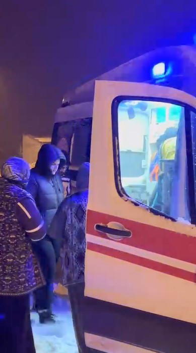 karsta kar engelini asan saglik ekipleri hasta vatandas icin seferber oldu 1 DuSQsWHU