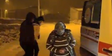 karsta-kar-engelini-asan-saglik-ekipleri-hasta-vatandas-icin-seferber-oldu-KfKKKTqa.jpg