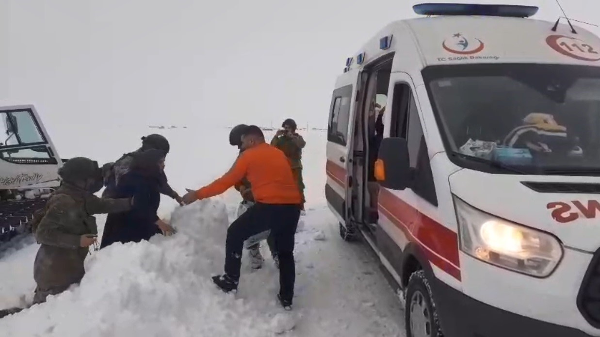 karsta kar esareti hasta cocuklar icin mehmetcik ve ekipler seferber oldu 3 zlSCiJAN