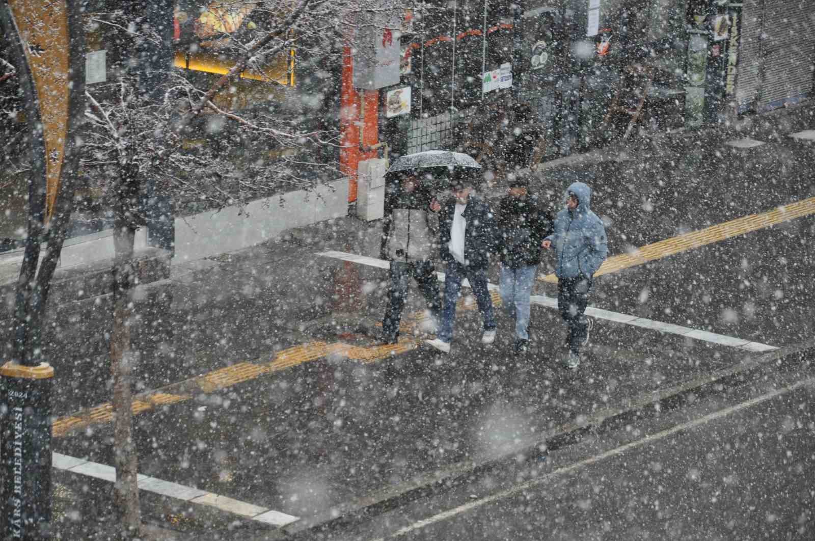 karsta kar ve tipi 33 koy yolu ulasima kapandi 0
