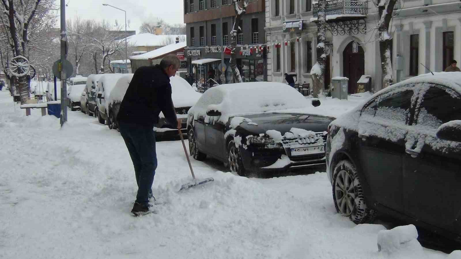 karsta kar ve tipi gecit vermiyor 52 koy yolu ulasima kapandi 3 ZtgREFiZ