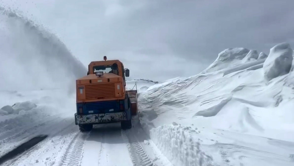 karsta kar ve tipi kapali koy yollar icin calisma baslatildi 1 RmWE7u6T