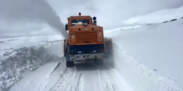 karsta-kar-ve-tipi-kapali-koy-yollar-icin-calisma-baslatildi-pB9MRIjl.jpg