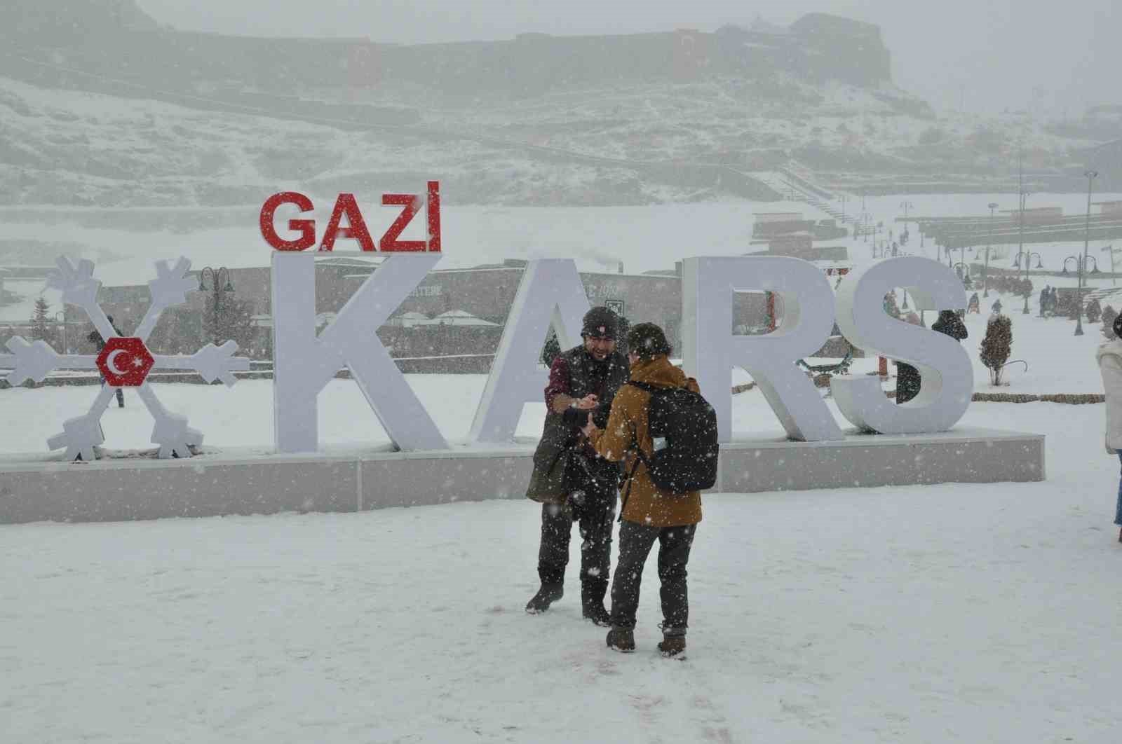 karsta kar yagisi eglenceye donustu 8 sYu15Ulb