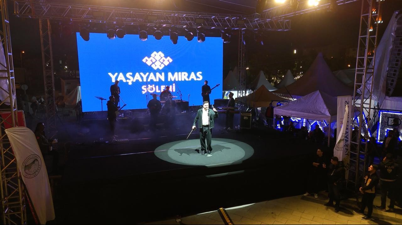 karsta karadenizli sanatci ekin uzunlar ruzgari esti 1 yB3TPZQc