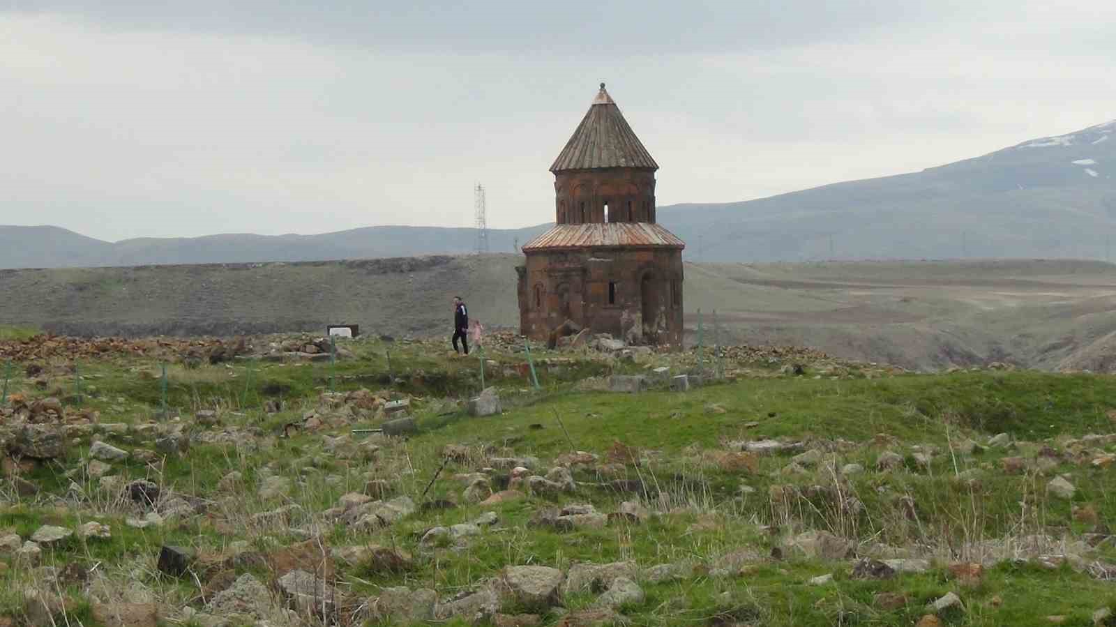 Kars’ta kırk kapılı şehir Ani’ye yoğun ilgi: 4 ayda 50 bin ziyaretçi 7 karsta kirk kapili sehir aniye yogun ilgi 4 ayda 50 bin ziyaretci 3 XNuqPS1w