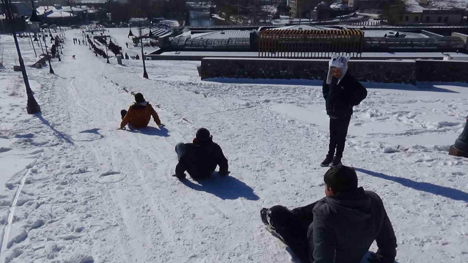 karsta kizagini kapan kale yokusuna kostu 2 hn6pvT9J