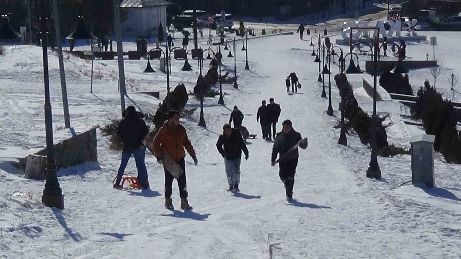 karsta kizagini kapan kale yokusuna kostu 3 PKjTPW2w