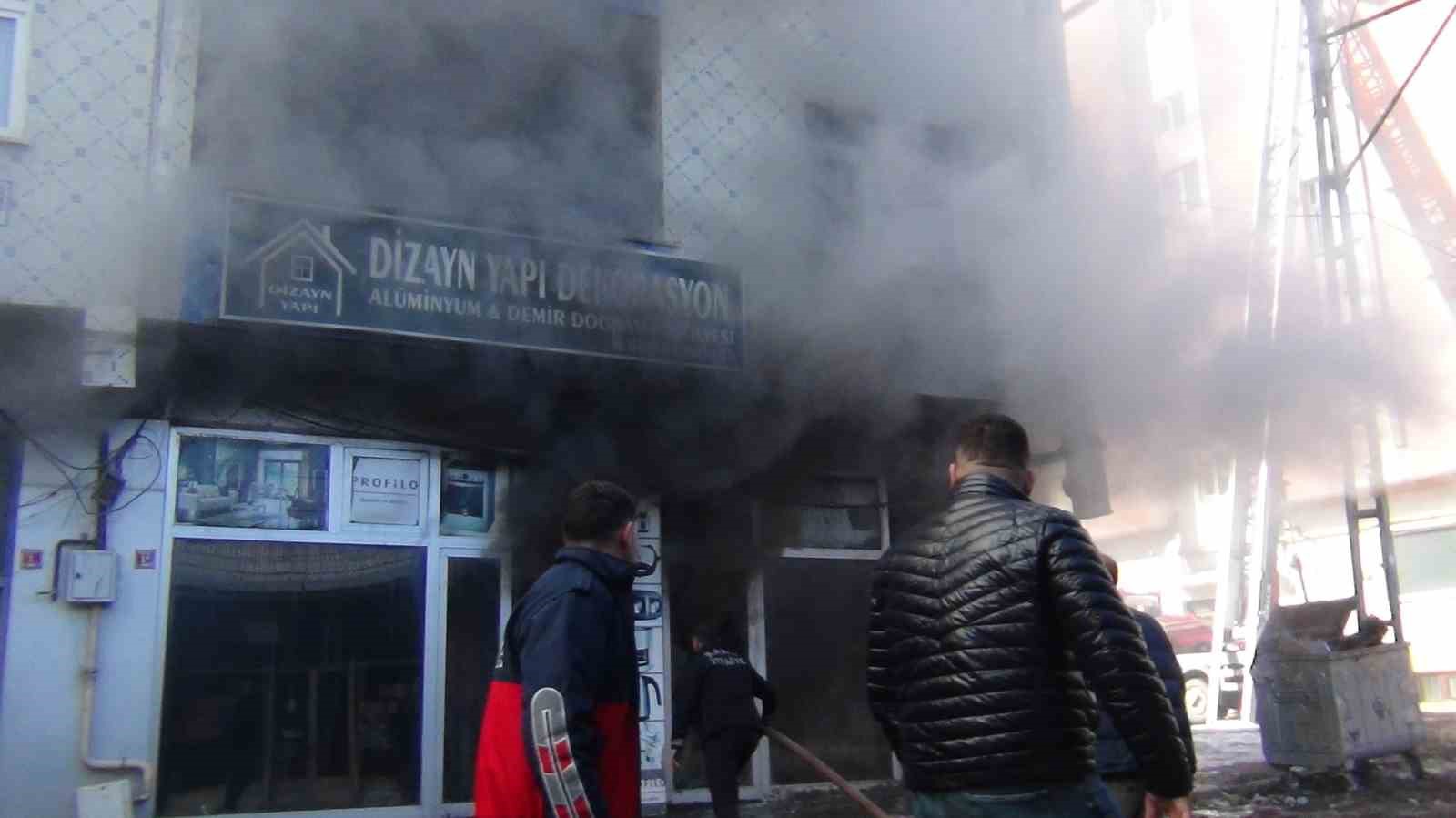 karsta korkutan yangin mobilya deposu alevlere teslim oldu 3 KM8Iykln