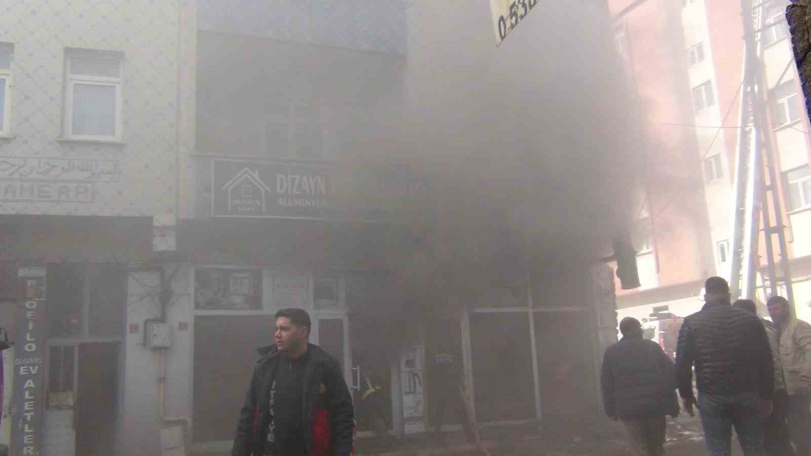 karsta korkutan yangin mobilya deposu alevlere teslim oldu 4 A2mzd9a2
