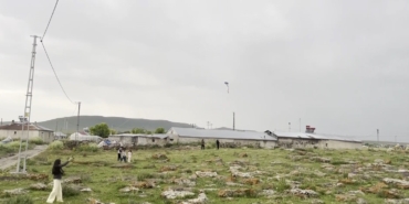 karsta-koy-cocuklarinin-ucurtma-sevinci-HFr2kSzF.jpg