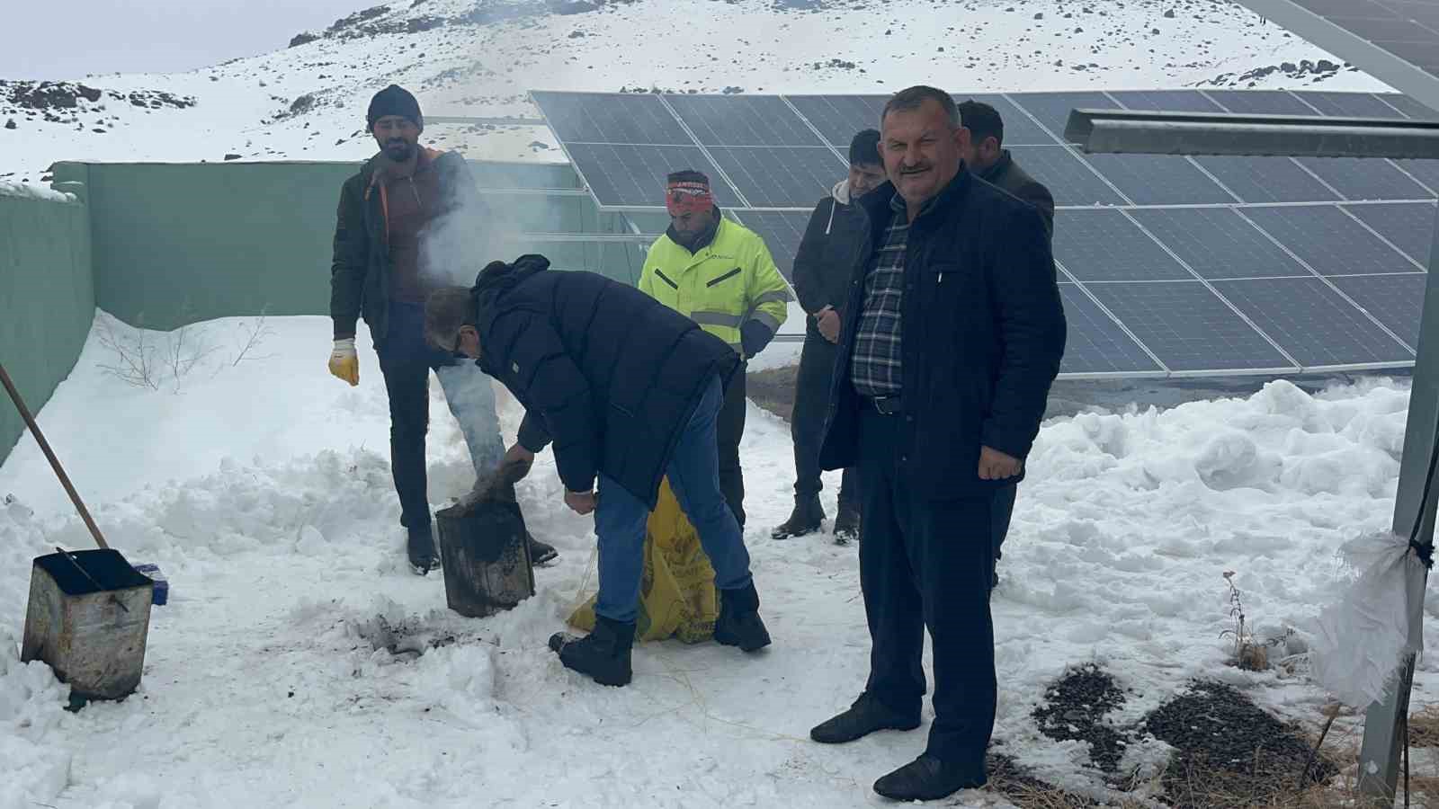 karsta koyluler icmesuyu icin kurduklari ges sitemlerinin karini imece usulu temizliyor 0 dsEq5f2U