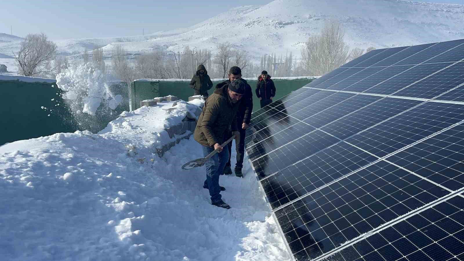 karsta koyluler icmesuyu icin kurduklari ges sitemlerinin karini imece usulu temizliyor 2 Adl8Kdpb