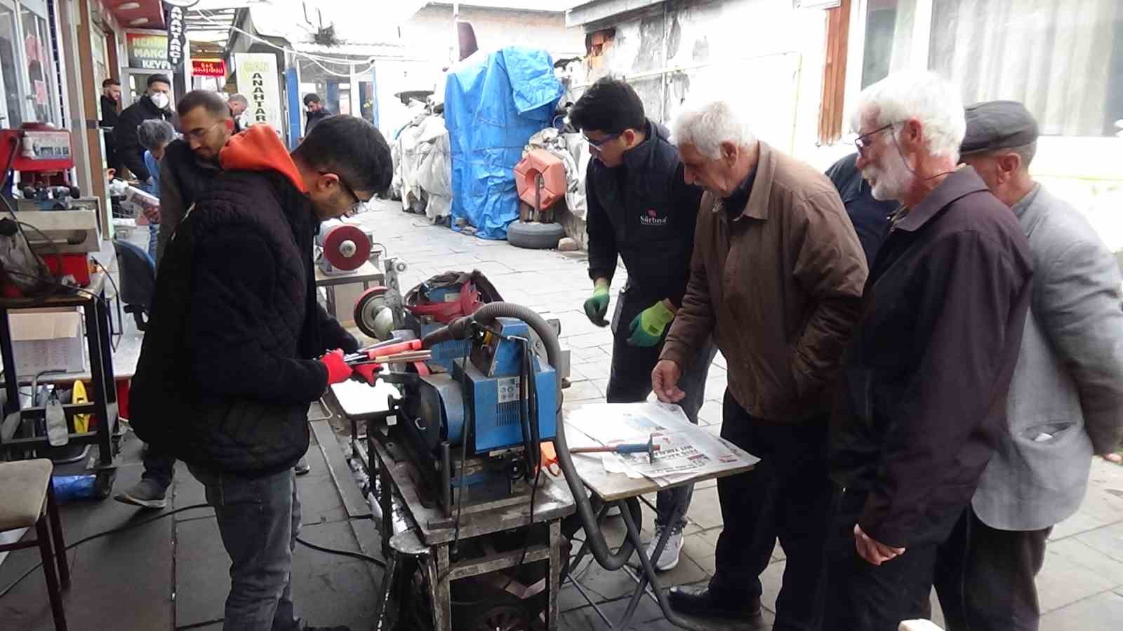 karsta kurban bayrami oncesi bicakcilarda yogun mesai bicaklar kurbanlar icin bileniyor 4 jh5cJNev