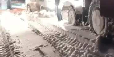 karsta-minibus-kara-saplandi-mahsur-kalan-vatandaslar-kurtarildi-wqAgrUiq.jpg