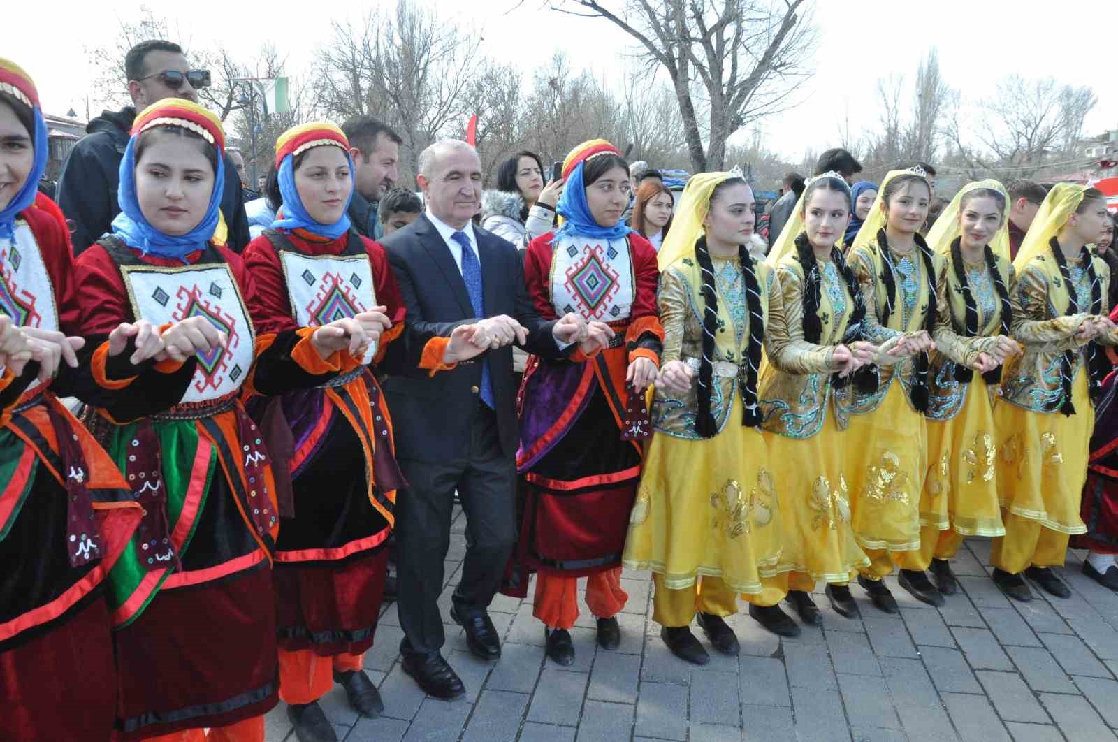 karsta nevruz coskusu ates yakildi halaylar cekildi 6 WSp56np6