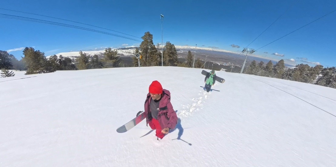 karsta nisanda kar macerasi zirveye yuruyup bahar ortasinda snowboard yaptilar 4 pHYD9bdR