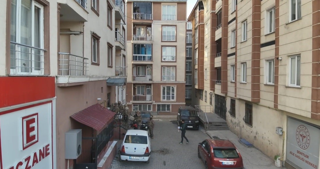 karsta rusvet ve kacakcilik operasyonu biri aktif polis 7 kisi tutuklandi 1 eDQCUlTh