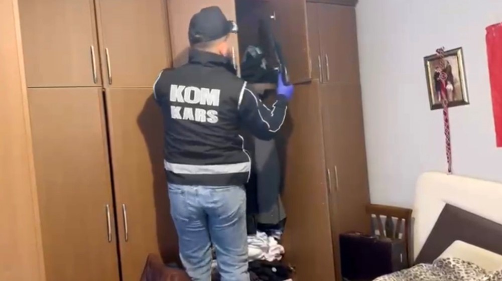 karsta rusvet ve kacakcilik operasyonu biri aktif polis 7 kisi tutuklandi 2 XTqVWKVS