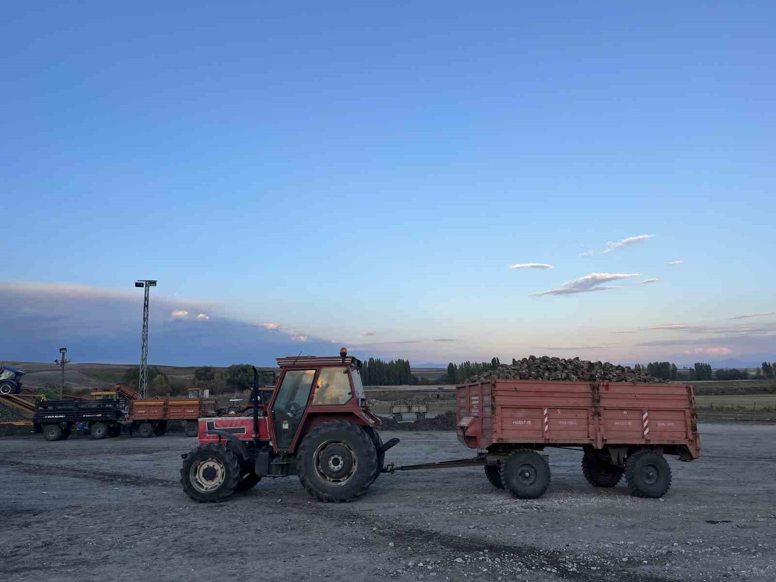 karsta seker pancari hasadinda yogun mesai ciftciler zamanla yarisiyor 2 pPQjeyN6