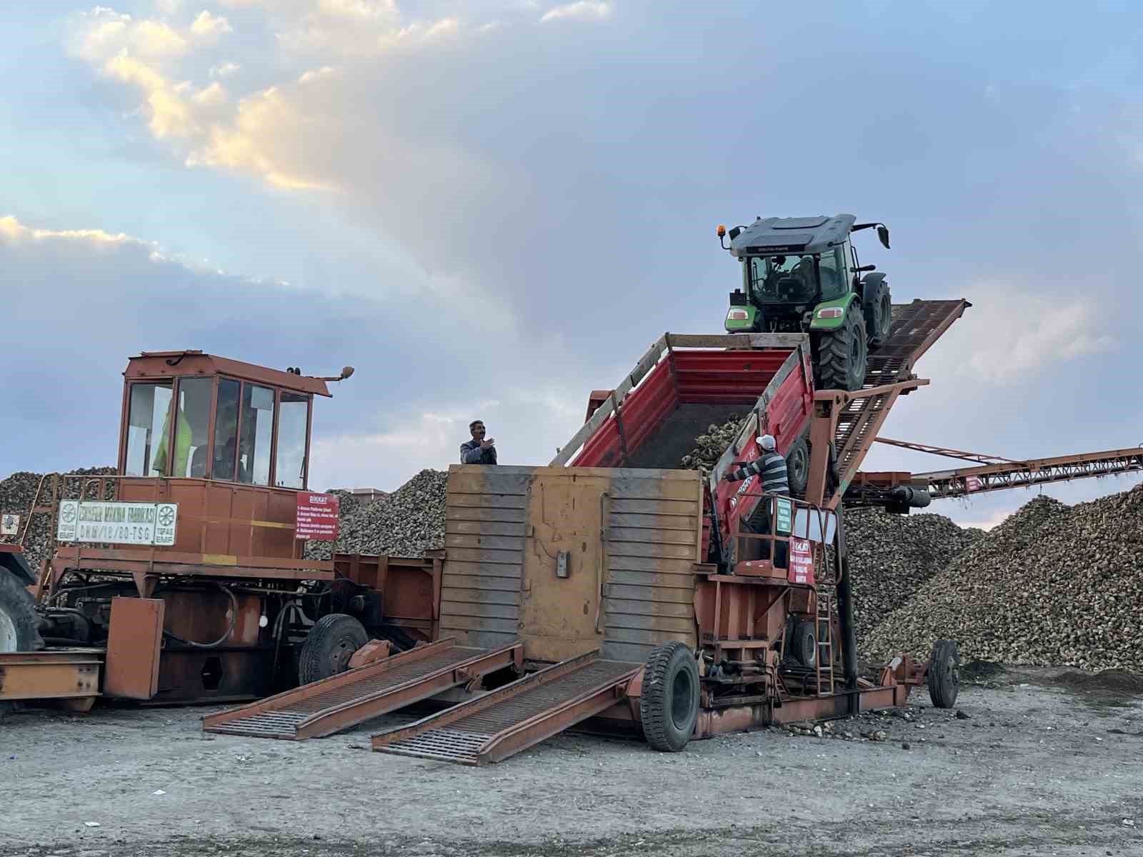 karsta seker pancari hasadinda yogun mesai ciftciler zamanla yarisiyor 3 HGbpl1QQ