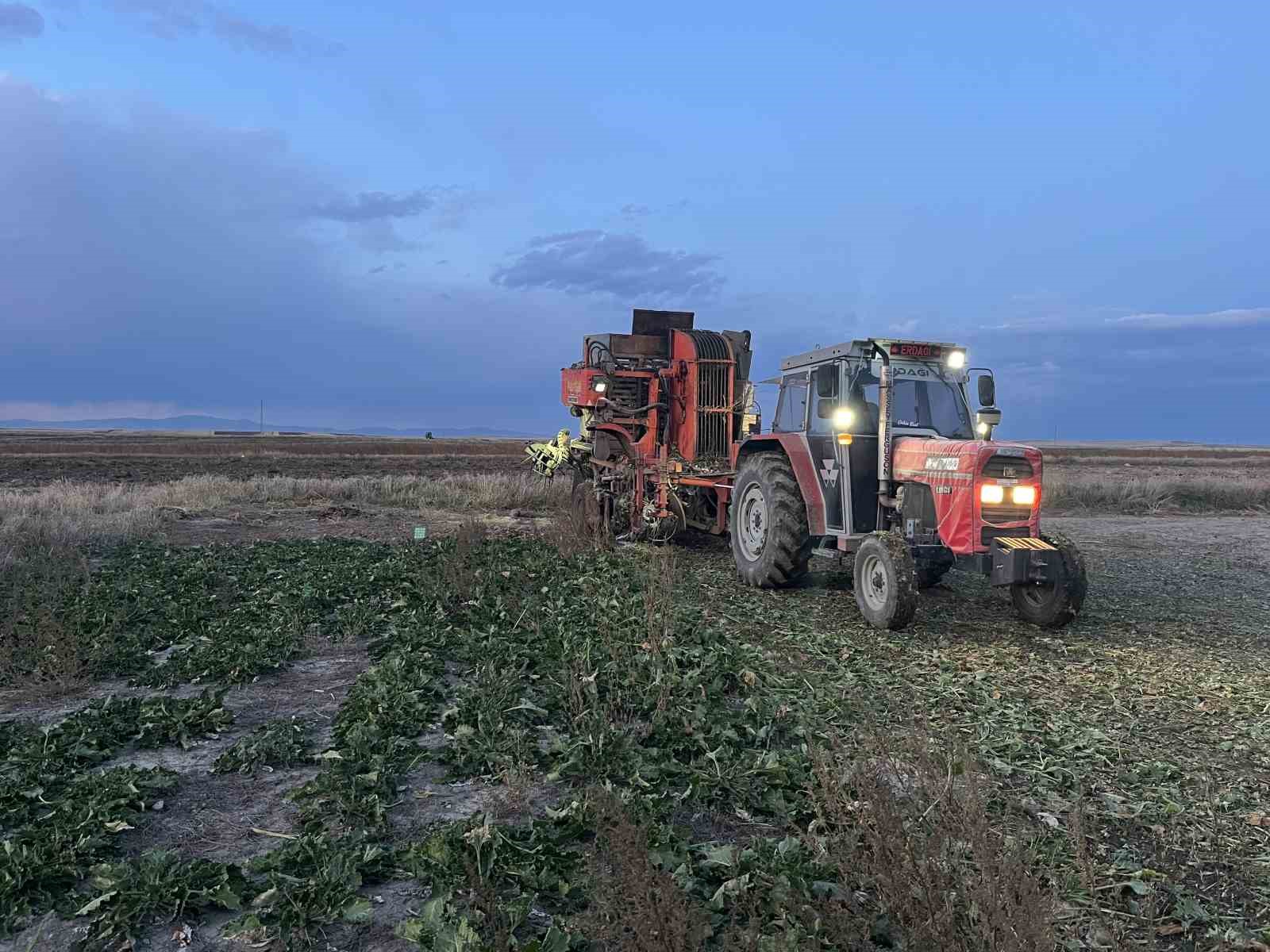 karsta seker pancari hasadinda yogun mesai ciftciler zamanla yarisiyor 7 k3KbyAut