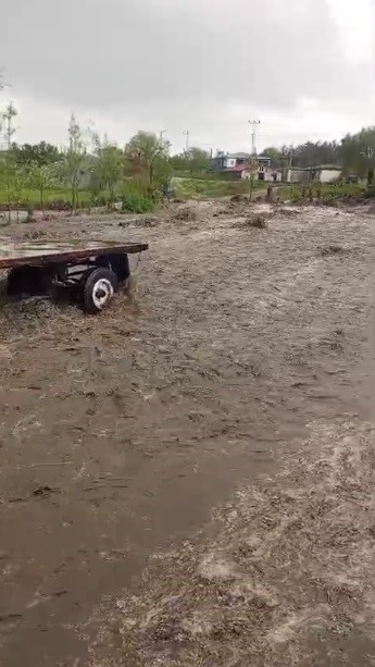 Kars’ta sel ve hortum paniği: Evleri su bastı, hortum anı kamerada 7 karsta sel ve hortum panigi evleri su basti hortum ani kamerada 3 Pv1v6cIn