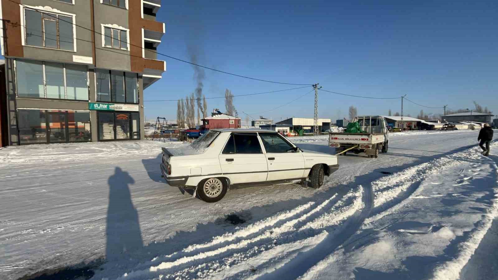 karsta soguktan hareket halinde araclar dondu 1 tGN146zV