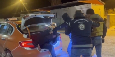 karsta-taksi-bagajindan-duzensiz-gocmen-cikti-BP4yTINf.jpg