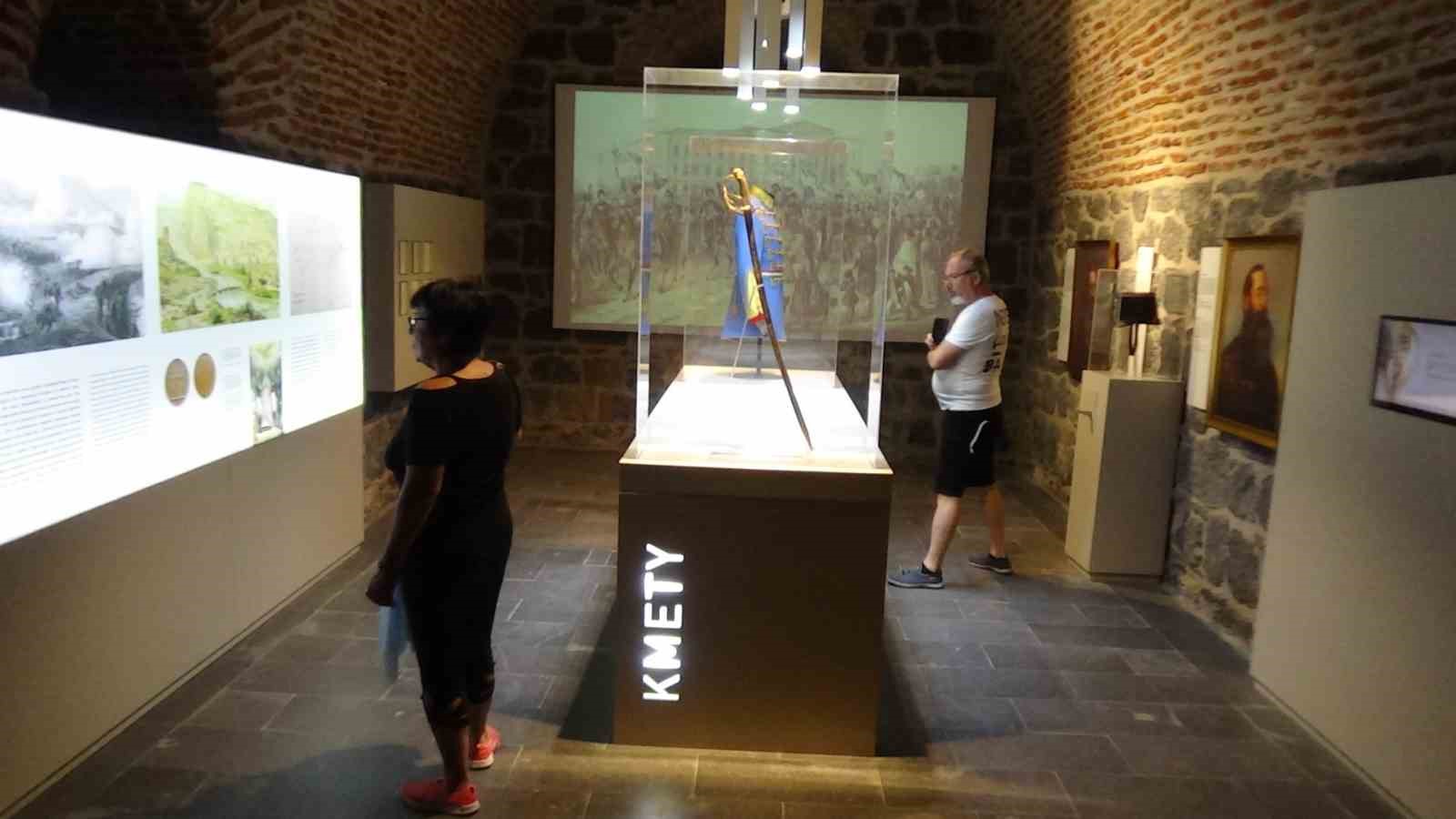 Kars’ta tarihe dokunan müze: Kafkas Cephesi’nin acıları ve kahramanlığı ziyaretçileri derinden etkiliyor 9 karsta tarihe dokunan muze kafkas cephesinin acilari ve kahramanligi ziyaretcileri derinden etkiliyor 5 esjwWRVb